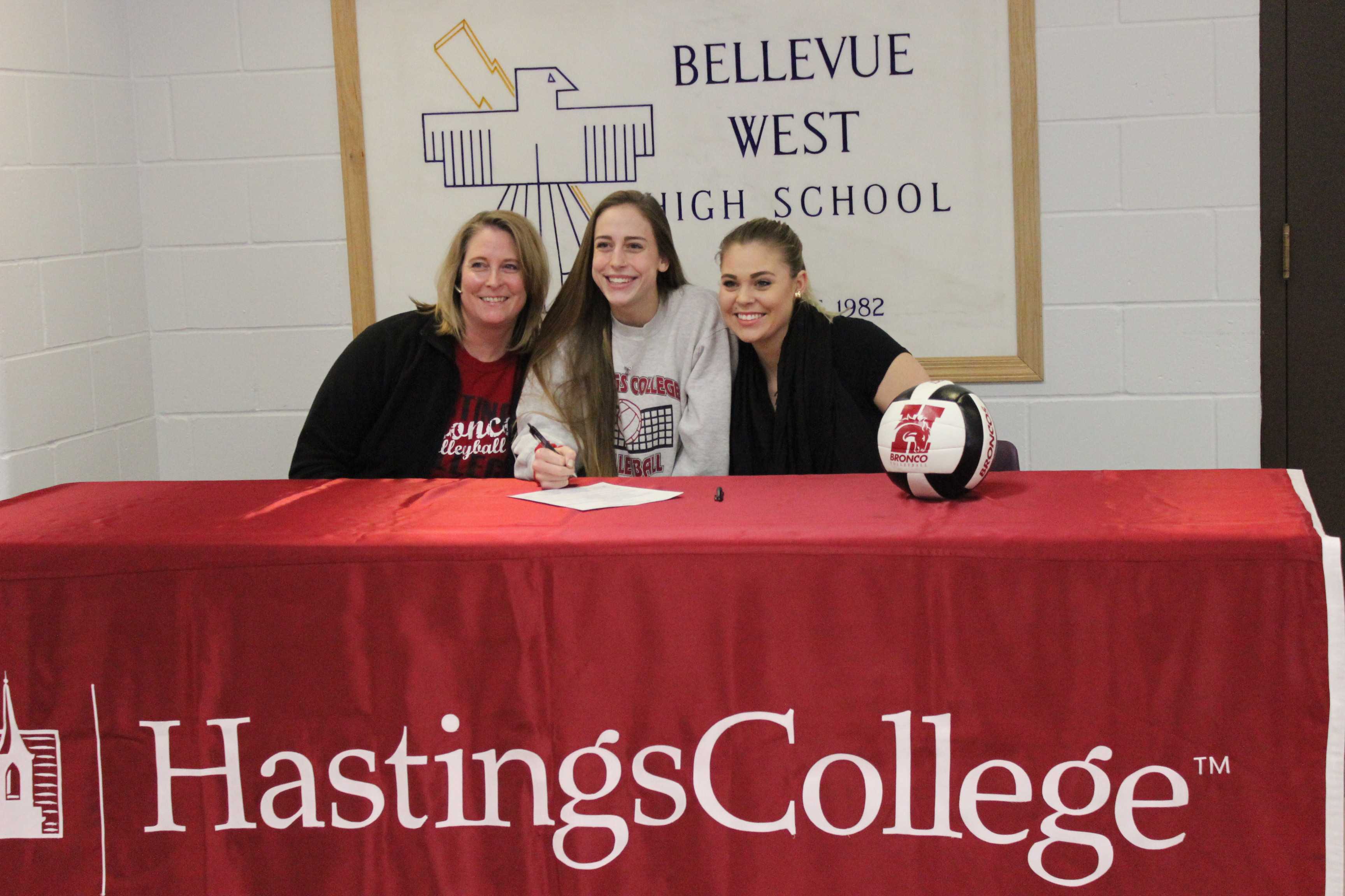 Sage Meyer signs to Hasting College