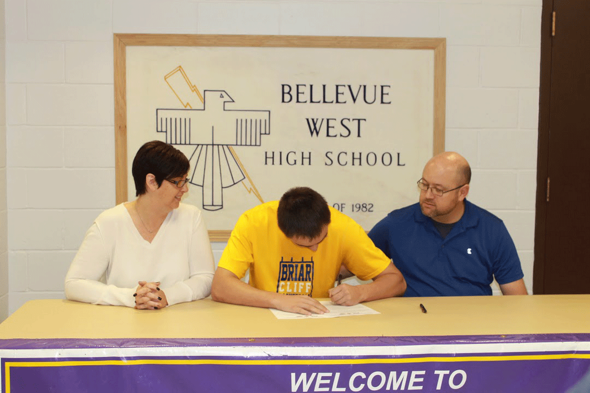 Strawmier signs to Briar Cliff