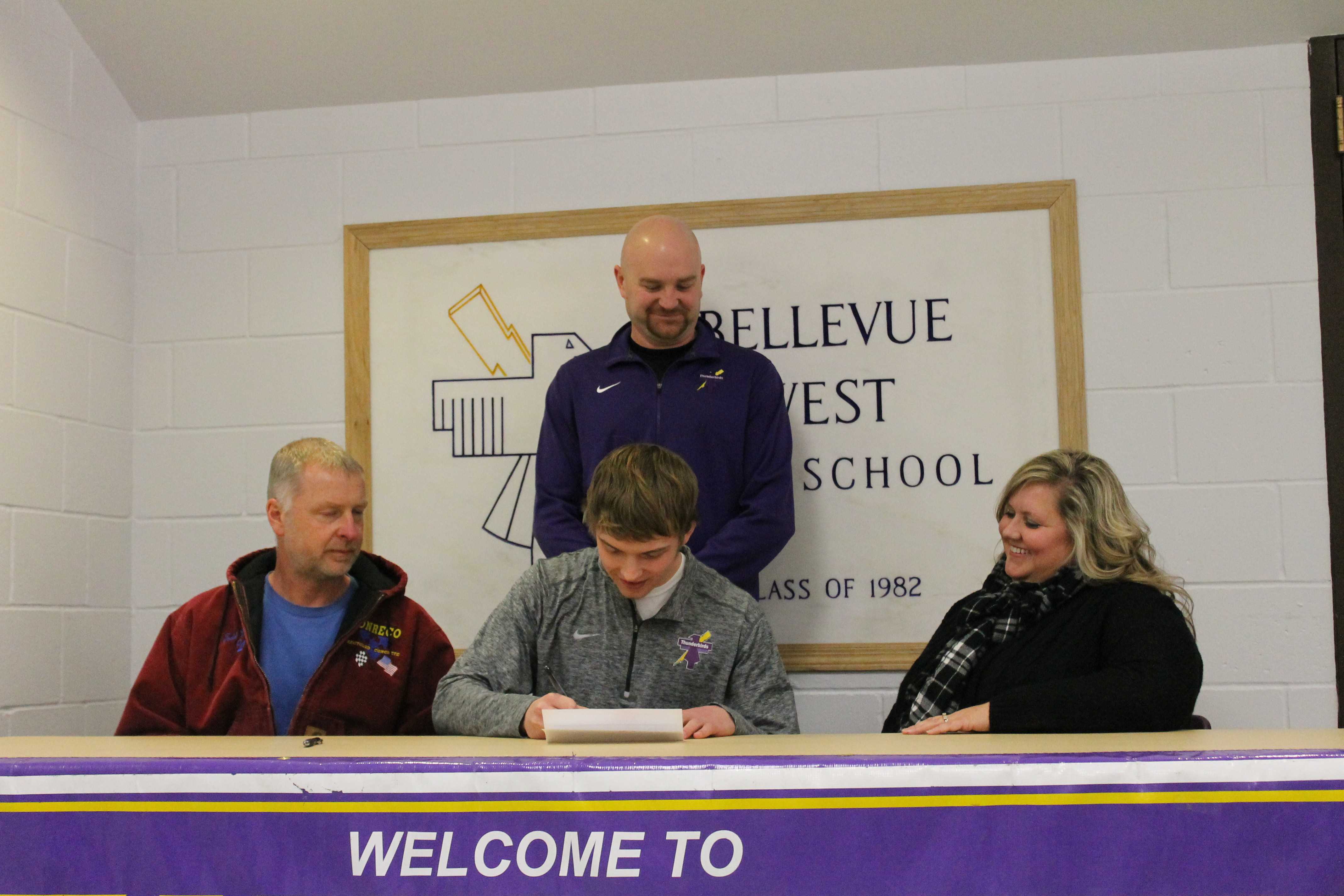 Aaron Mason signs to Allen County Community College.